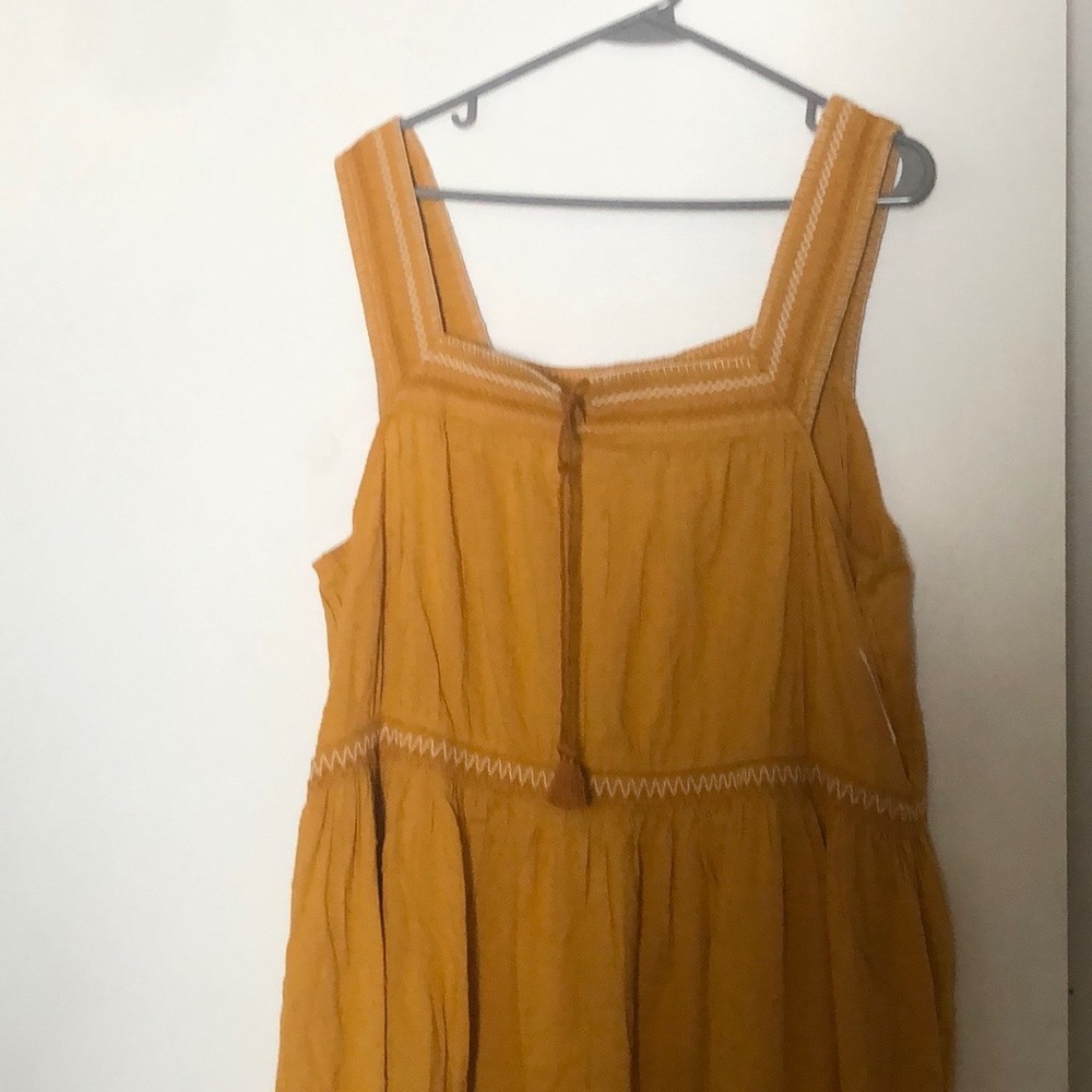 ON Sleeveless Embroidered Clip Dot Maxi with pockets. XXL. Gold. NWT